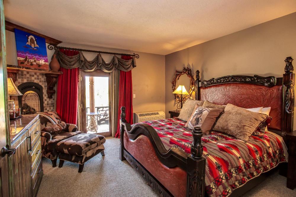 King Suite with Balcony interior